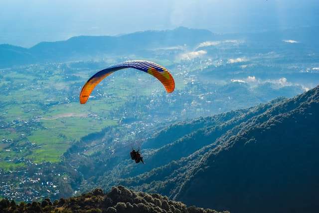  Paragliding